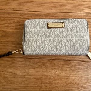 Michael Kors brand new wallet, with tags